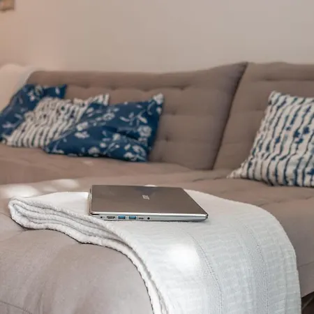 Ivana Biograd Na Moru